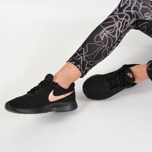 black and gold nike tanjun